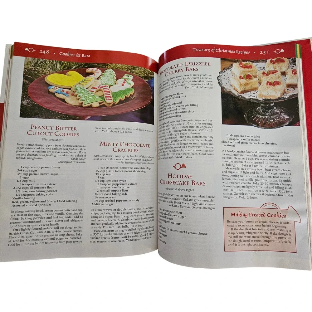 Taste of Home Treasury‎ of Christmas Recipes Cookbook 2004 Hardcover 734 Recipes
